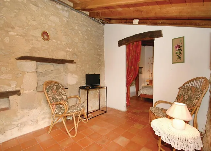 1 Bedroom Awesome Home In Eymet *